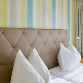 Heinrich Liepert Malerei, Tapete im Hotel