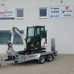 Eisenwagen Baumaschinen in Himberg - Außenansicht