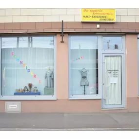Die Tapferen Schneiderlein Anita Kneidinger - Änderungen, Reparaturen oder
die perfekte Passform für Ihr Brautkleid!