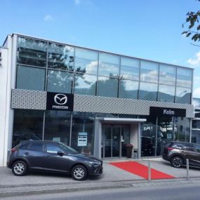 Neues Mazda Fassadenband nach neuer Corporate Identity (CI)