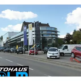 Autohaus Kolm von der Stadtausfahrt betrachtet