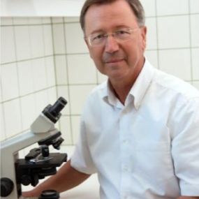 Dr. Peter Bruck