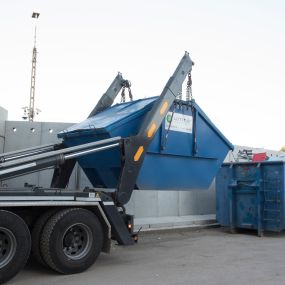 Lottner AG - Abladung Container