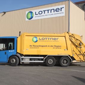 Lottner AG - Lastwagen vor Sammelstelle