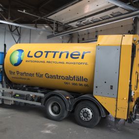 Lottner AG - Lastwagen mit Beschriftung