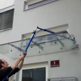 Objektbetreuung Löffler Peter in 6020 Innsbruck  - Reinigung von Glasfronten