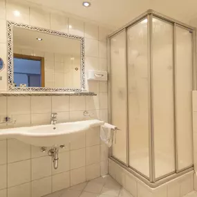 Hotel Garni Helvetia in 6561 Ischgl - Badezimmer