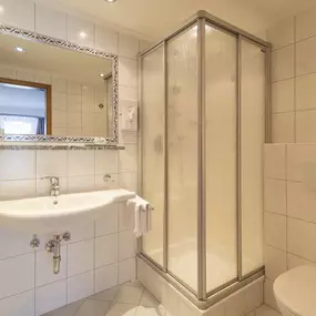 Hotel Garni Helvetia in 6561 Ischgl - Badezimmer