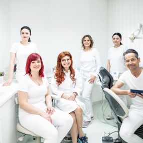 Das Team der Zahnarztpraxis Dr. Erben in 4020 Linz