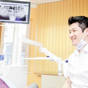 Dr. med. dent. Bo-Sung KIM in 5500 Bischofshofen - Behandlung