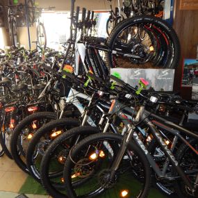 Zweirad Beinl - Fahrradhandel, Mountainbikes, Crossbikes, Trekking-Räder, Rennräder, E-Bikes, Kinderräder, Gebrauchte Räder, Reparatur und Service, Umfangreiches Fahrradzubehör und Ersatzteillager