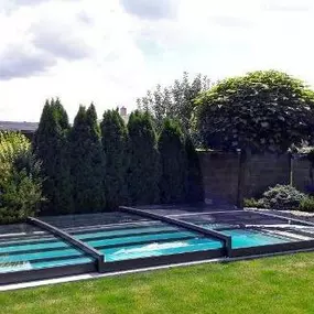 Schwimmbadüberdachung Terra - Schwimmbadüberdachung Terra 
Um die Badesaison zu verlängern oder das Pool kindersicher zu machen, eignen sich Schwimmbad-Überdachungen.