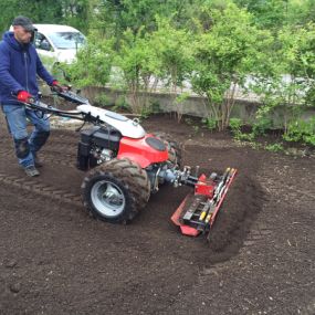 Bodenbearbeitung
Mit unseren spezial Maschinen erledigen wir sämtliche Bodenbearbeitungsarbeiten