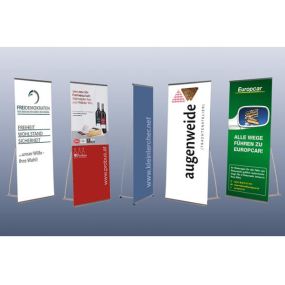 Die Bannerdisplays (auch Rollups) sind mit wenigen Handgriffen von einer Person aufgebaut. Verschiedene Ausführungen entsprechend den unterschiedlichen Anforderungen, hochwertige Materialien in solider Verarbeitung und perfekter Druck sorgen für langen, verlässlichen Einsatz als Werbedisplay. Für Outdoor-Einsätze: extra standfeste Versionen mit befüllbarem Sockel.