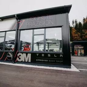 Die Lack WG - | Tesla Bodyshop | Karosseriewerkstatt | Lackiererei | Karosseriebau | Scheibenreparatur