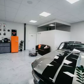 Die Lack WG - | Tesla Bodyshop | Karosseriewerkstatt | Lackiererei | Karosseriebau | Scheibenreparatur