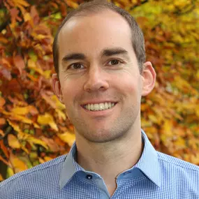 Dr. Nikolas Linasi