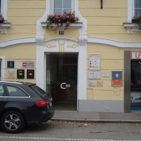 Hildegard Jiranek-Koch 
Eingangstür außen