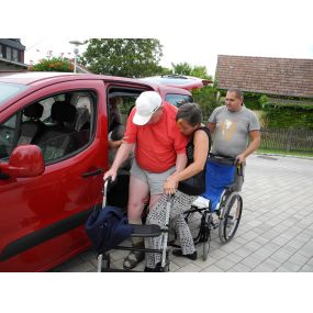 Hildegard Jiranek-Koch
Hausbesuche - ganzheitliche Physiotherapie - Selbständigkeit im Alltag - Erarbeiten von Auto einsteigen, um wieder mehr Selbständigkeit und Lebensqualität zu bekommen