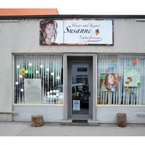 Haar & Kunst Susanne Angerer Naturfriseur Aussenansicht