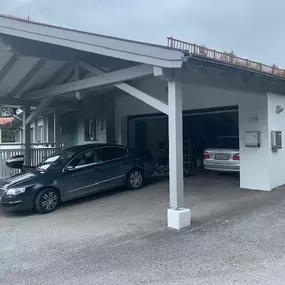 Die Malerei Fabian aus Obertrum am See im Flachgau im Salzburger Land ist Ihr erfahrener Ansprechpartner für alles rund um Malerarbeiten. Wir sind Ihr zuverlässiger Maler für Salzburg und Umgebung und bieten Ihnen Innenmalerei, Außenmalerei, Kreativmalerei und vieles mehr. Kontaktieren Sie uns!