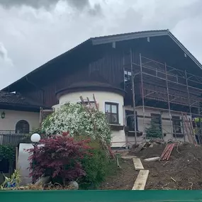 Die Malerei Fabian aus Obertrum am See im Flachgau im Salzburger Land ist Ihr erfahrener Ansprechpartner für alles rund um Malerarbeiten. Wir sind Ihr zuverlässiger Maler für Salzburg und Umgebung und bieten Ihnen Innenmalerei, Außenmalerei, Kreativmalerei und vieles mehr. Kontaktieren Sie uns!