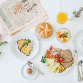 Umfangreiches Frühstücksbuffet im Hotel Vötterl mit kostenloser Tageszeitung