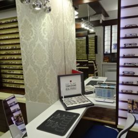 Optik Liepold Inh. Hannes Liepold -  Innenansicht  - Optik Liepold bietet Ihnen eine weitreichende Produktpalette an Brillengläsern von renommierten Markenherstellern.