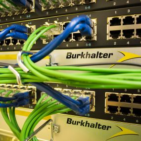 Burkhalter Net Works 19 Rack mit eingebauten Switche und Patchungen
