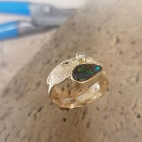 Opalschmuck/reine Handarbeit - Ring 14 karat Gelbgold mit Opal und Brillant