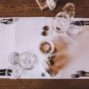 Hotel Restaurant Ronalp
Ronalp-Stübli
Für 20 bis 40 Personen. Eine Attraktion! A la carte-Restaurant; Spezialitäten aus dem sonnigen Wallis und der ganzen Schweiz. Die heimelige Atmosphäre und die Gemütlichkeit laden zum Verweilen ein.