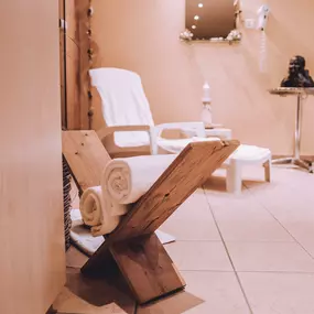 Hotel Restaurant Ronalp
In unserem Wellness-Bereich kannst du herrlich relaxen. Reserviere dir entspannende Stunden in unserer Sauna, im Dampfbad oder der Massagedusche. Die Wellness-Anlage steht auch Gästen, welche nicht bei uns übernachten, zur Verfügung. Frage nach freien Terminen.