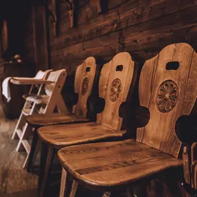 Hotel Restaurant Ronalp
Ronalp-Stübli
Für 20 bis 40 Personen. Eine Attraktion! A la carte-Restaurant; Spezialitäten aus dem sonnigen Wallis und der ganzen Schweiz. Die heimelige Atmosphäre und die Gemütlichkeit laden zum Verweilen ein.