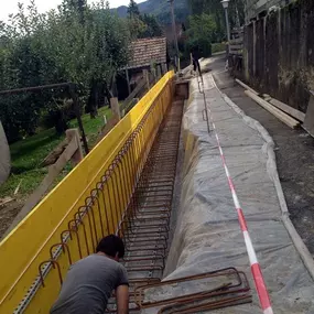fondation d'un long mur