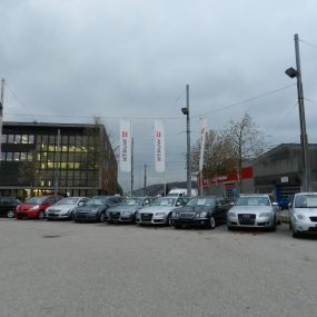 Fahrzeugausstellung Längfeldweg 43a bei Coop Tankstelle & Würth AG