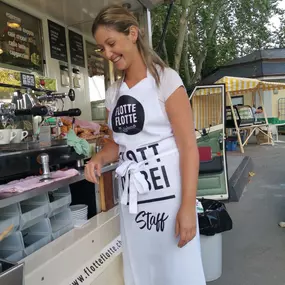 Alessandra, zertifizierte Barista SCAE L2 bei der Arbeit