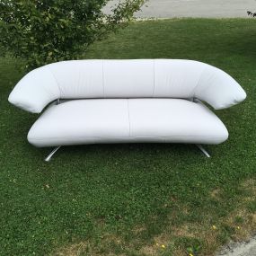 Sofas von Koinor oder Rolf Benz sind immer einen Neubezug wert. Wie eben diese hier unsere Werkstatt heute verlassen hat, in handschuhweichem Rindsnappaleder.