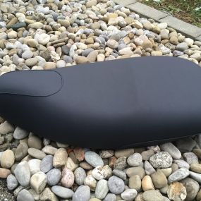 Vespa Sattel Piaccio auffrischen, Kunstleder schwarz