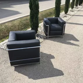 LC2 von Cassina neu beziehen in Leder Nero