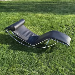 Cassina LC4 Designer Liege neu überziehen in Leder schwarz