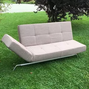 Ligne Roset Sofa SMALA frisch ab dem Haus Erlacher Polster GmbH. Schon wieder die Umwelt geschont, da nicht weggeworfen, sondern aufgefrischt - dank unserer aller Kunden.