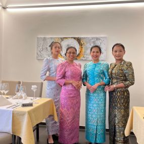 Elegant gekleidetes Team Restaurant Thai