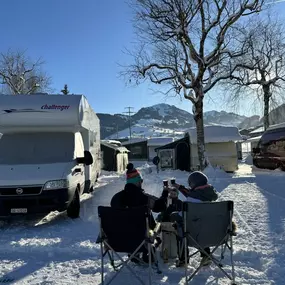 Wintercampingfeeling, Geniessen mit dem Blick zum Rinderberg