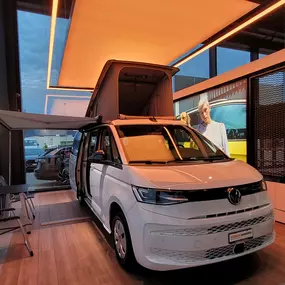 Neuer VW California im Showroom hoffmann automobile in Aesch