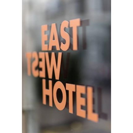 Logótipo de East West Hotel Basel