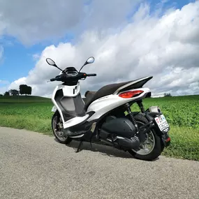 Piaggio Beverly 300 i.e. ABS/ASR
Piaggio Beverly
Mietmotorrad-/Roller
2-Rad-Center Boller
Scooter
Roller
Motorrad
Forch
Zürich
Zürichoberland
Zürich Oberland