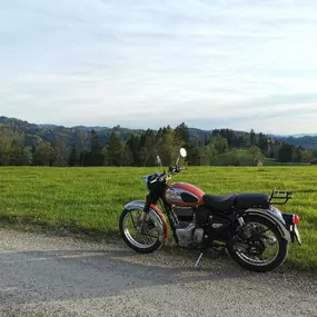 Royal Enfield Classic 350
Royal Enfield
2-Rad-Center Boller
Motorrad
Demo-Bike
Testride
Sitzberg
Forch
Zürich
Zürichoberland
Zürich Oberland