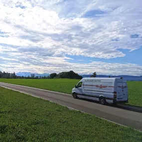 Motorradtransport von 2-Rad-Center-Boller
Royal Enfield und Piaggio mit Vespa
Mercedes Sprinter
2 Rad Center Boller
Motorrad
Roller
Scooter
Vespa
Royal Enfield
Forch
Zürich
Zürichoberland
Zürich Oberland