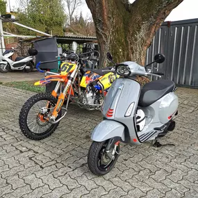 Piaggio Vespa Sprint 125
Seitenwagenmotocross
Vespa Sprint 125 Sport
2 Rad Center Boller
Motocross
Roller
Scooter
Forch
Motorrad
Zürich
Zürichoberland
Zürich Oberland