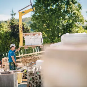 Willkommen bei Kilcher Bauunternehmung! Wir sind Ihr zuverlässiger Partner für Bauvorhaben aller Art. Mit jahrzehntelanger Erfahrung und einem engagierten Team von Experten stehen wir Ihnen bei der Realisierung Ihrer Bauprojekte zur Seite.

Als Bauunternehmung legen wir größten Wert auf Qualität, Effizienz und Kundenzufriedenheit. Unser erfahrenes Team arbeitet mit höchster Präzision und Professionalität, um Ihre Visionen in die Realität umzusetzen. Egal, ob es um Neubauten, Umbauten, Renovierun